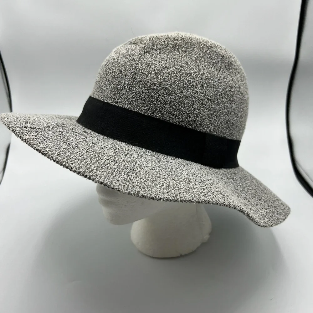 Free‎ People One Size Stylish Women's Grey Flop Hat with Black Band